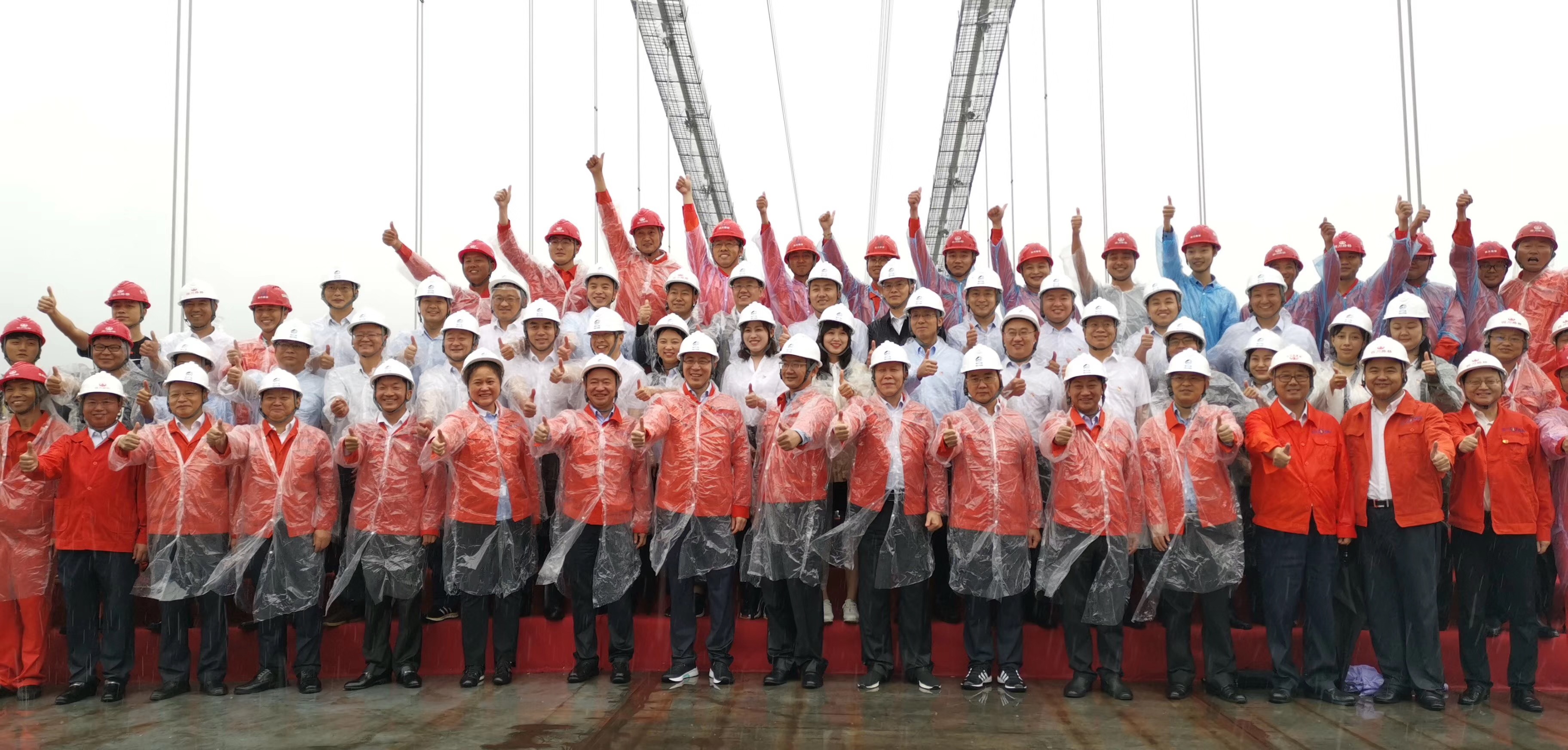 繼承發(fā)揚(yáng)紅色傳統(tǒng)工匠精神 高效建成超級(jí)工程民生工程 ——省鐵投集團(tuán)在四川路橋赤水河大橋項(xiàng)目開(kāi)展特色主題教育活動(dòng)