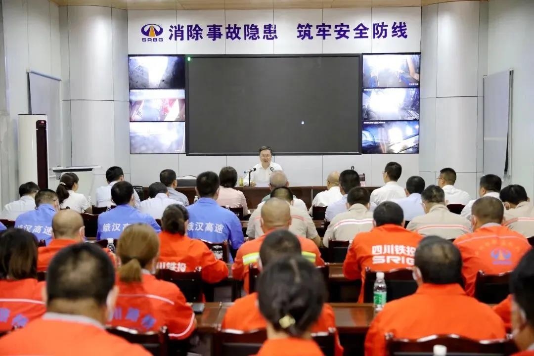 省人大常委會黨組成員、副主任彭琳調(diào)研督導(dǎo)峨漢高速公路建設(shè)情況并在基層講黨課