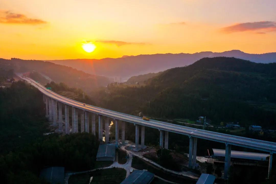 奮戰(zhàn)開門紅 | 鎮(zhèn)廣高速王通段建成通車！