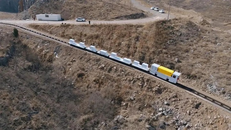 全國首例！國內(nèi)首臺套超大坡度機車編組通過驗收順利下線