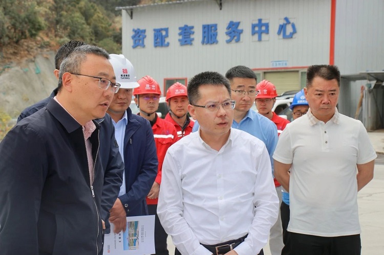 省交通運輸廳黨組書記、廳長李永亮赴沿江高速督導(dǎo)森林草原防滅火及交通項目建設(shè)工作