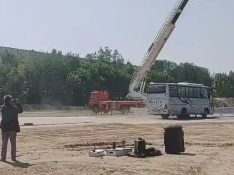 項目動態(tài) | 興成錦公司聯(lián)合設(shè)計研發(fā)的外展護欄“雙層雙波形護欄結(jié)構(gòu)”碰撞試驗取得圓滿成功