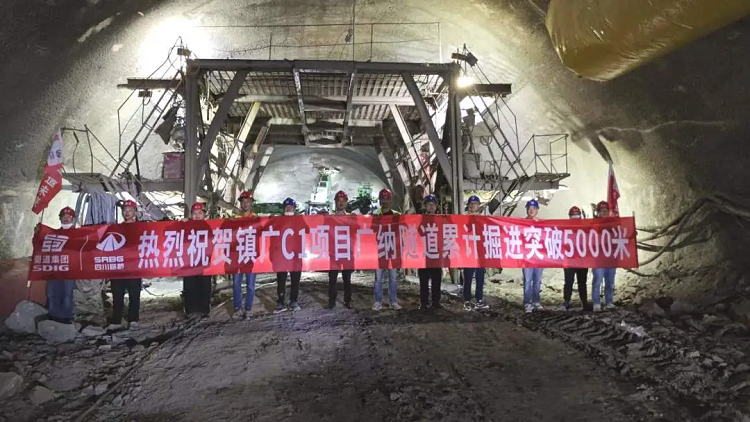 項(xiàng)目動(dòng)態(tài)丨鎮(zhèn)廣高速C1項(xiàng)目廣納隧道累計(jì)掘進(jìn)突破5000米大關(guān)