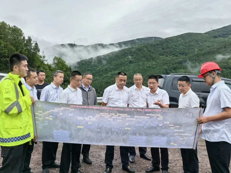 四川路橋黨委委員，路橋集團黨委書記、董事長張航川赴省道204線諾水大道項目開展調研工作