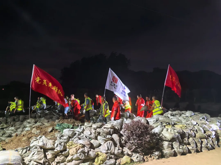 含贊量滿滿！公司收到來自安徽的榮譽(yù)錦旗、證書和感謝信